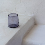 Vaso_óptico_de_vidrio_morado_formas_orgánicas