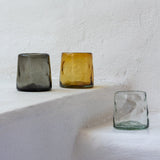 Vaso_óptico_de_vidrio_ámbar_formas_orgánicas