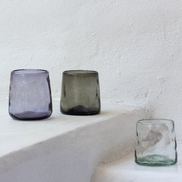 Vaso_óptico_de_vidrio_morado_formas_orgánicas