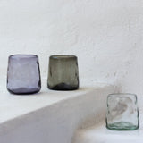 Vaso_óptico_de_vidrio_morado_formas_orgánicas
