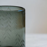 Vaso_chico_de_vidrio_humo_cortado_espigas
