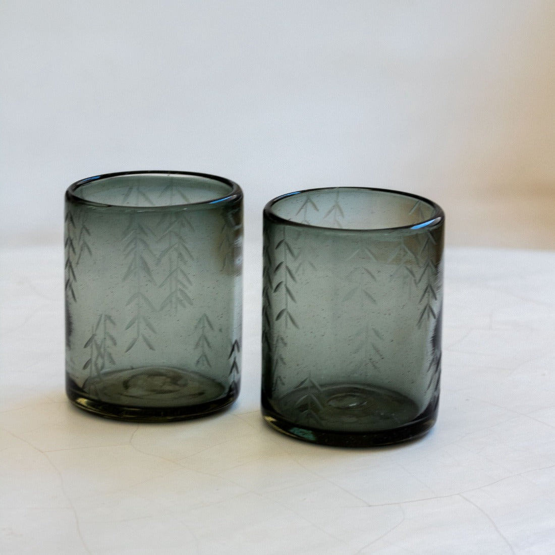 Vaso_chico_de_vidrio_humo_cortado_espigas