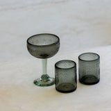 Vasos_chicos_de_vidrio_humo_cortado_espigas