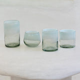 Vaso wolis chico en vidrio soplado transparente con blanco difuminado