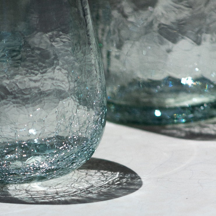 Vasos bajo de vidrio soplado transparente con base craquelada