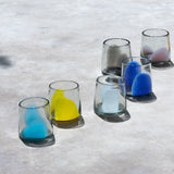 Vaso de vidrio soplado transparente con mancha turquesa colección brochazo
