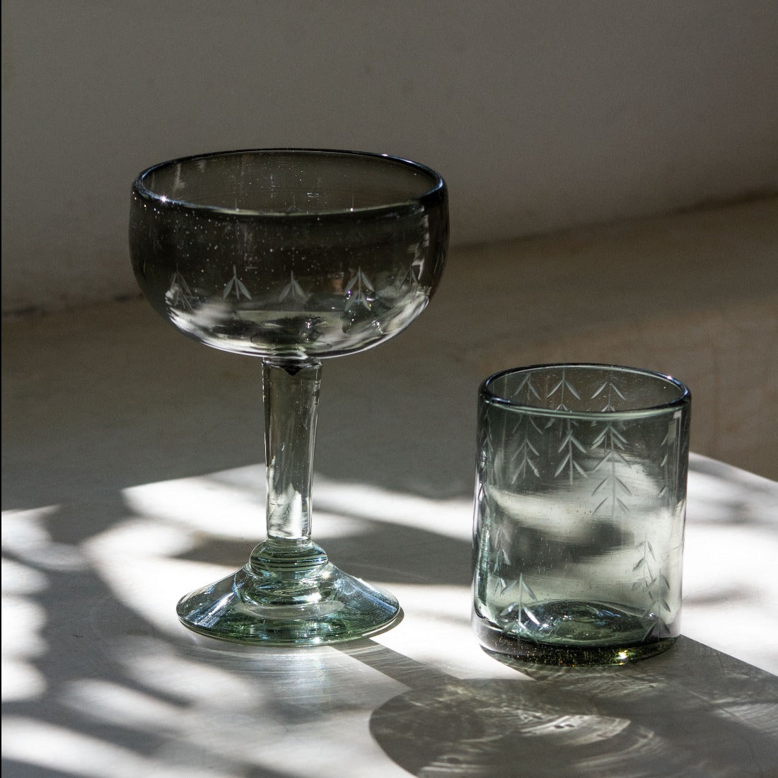 Vaso_chico_de_vidrio_humo_cortado_espigas