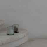 Vaso de vidrio soplado transparente con mancha blanca colección brochazo