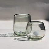 Vaso_de_vidrio_soplado_coleccion_KIIN_transparente_punto_blanco