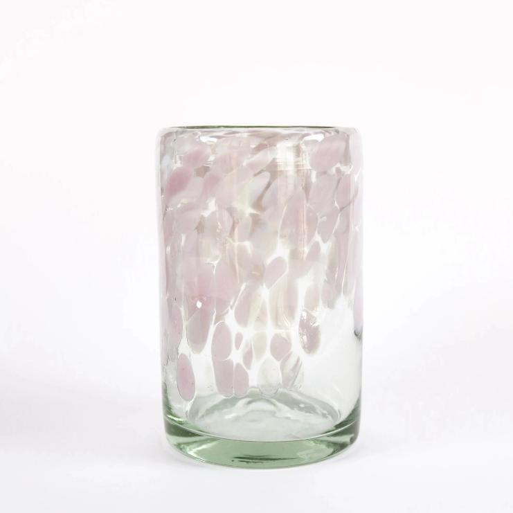 Vasos alto de vidrio soplado borde con pintas rosas y base transparente