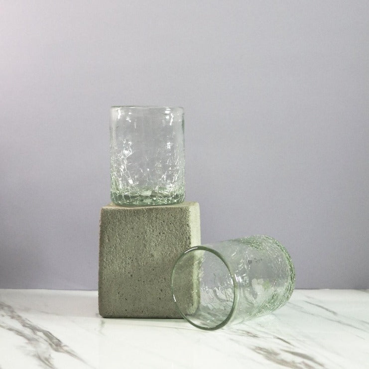 Vasos old fashioned de vidrio transparente con efecto craquelado